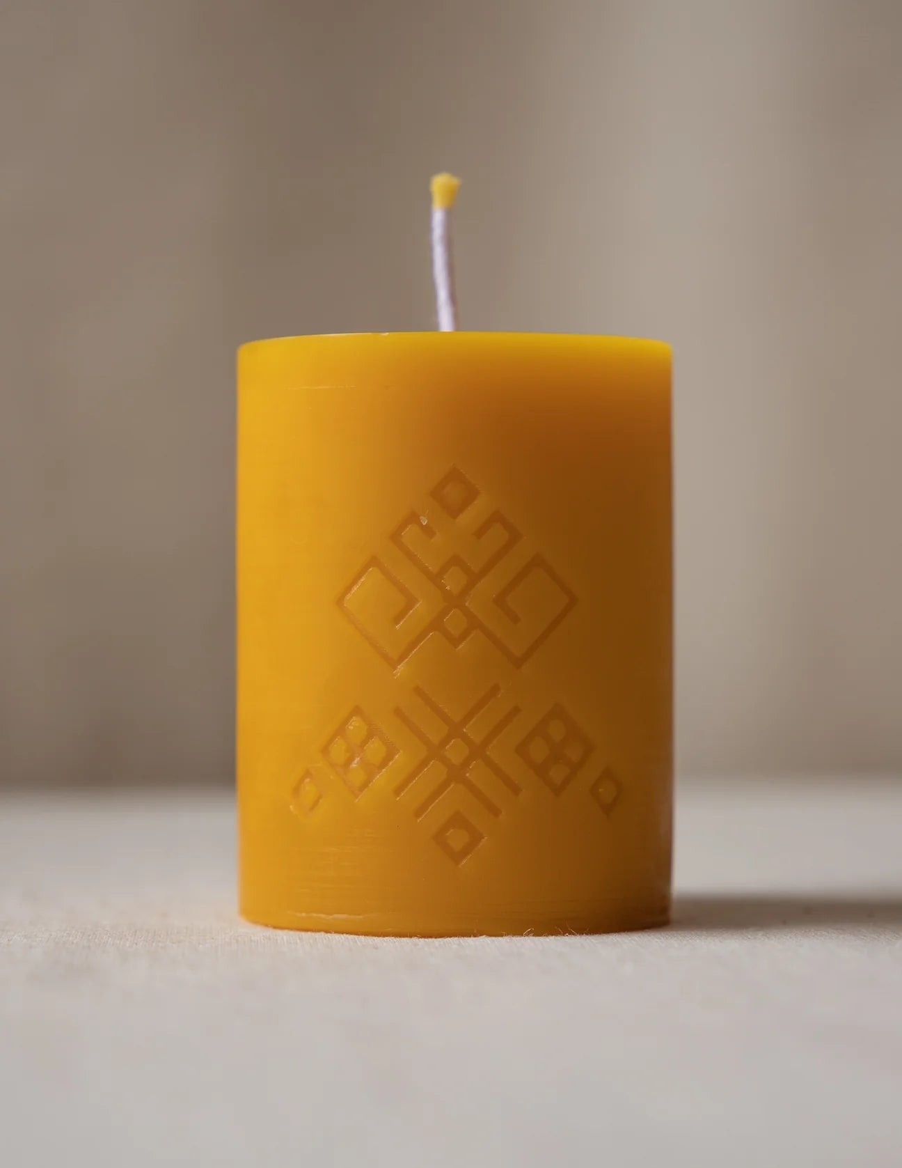 Anouk Candle Gold, Ahana